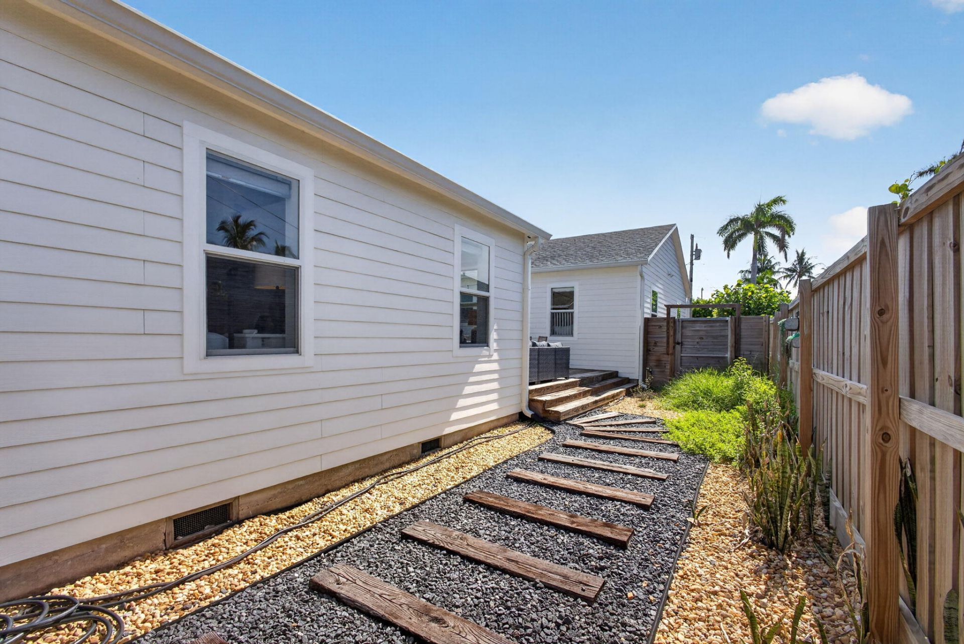 1305 N Palmway, Lake Worth Beach, FL 33460 Photo
