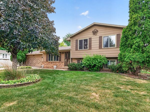 8211 Sheridan Avenue N, Brooklyn Park, MN 55444