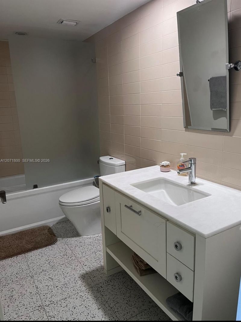 881 Ocean Dr , Unit 18B, Key Biscayne, FL 33149 Photo