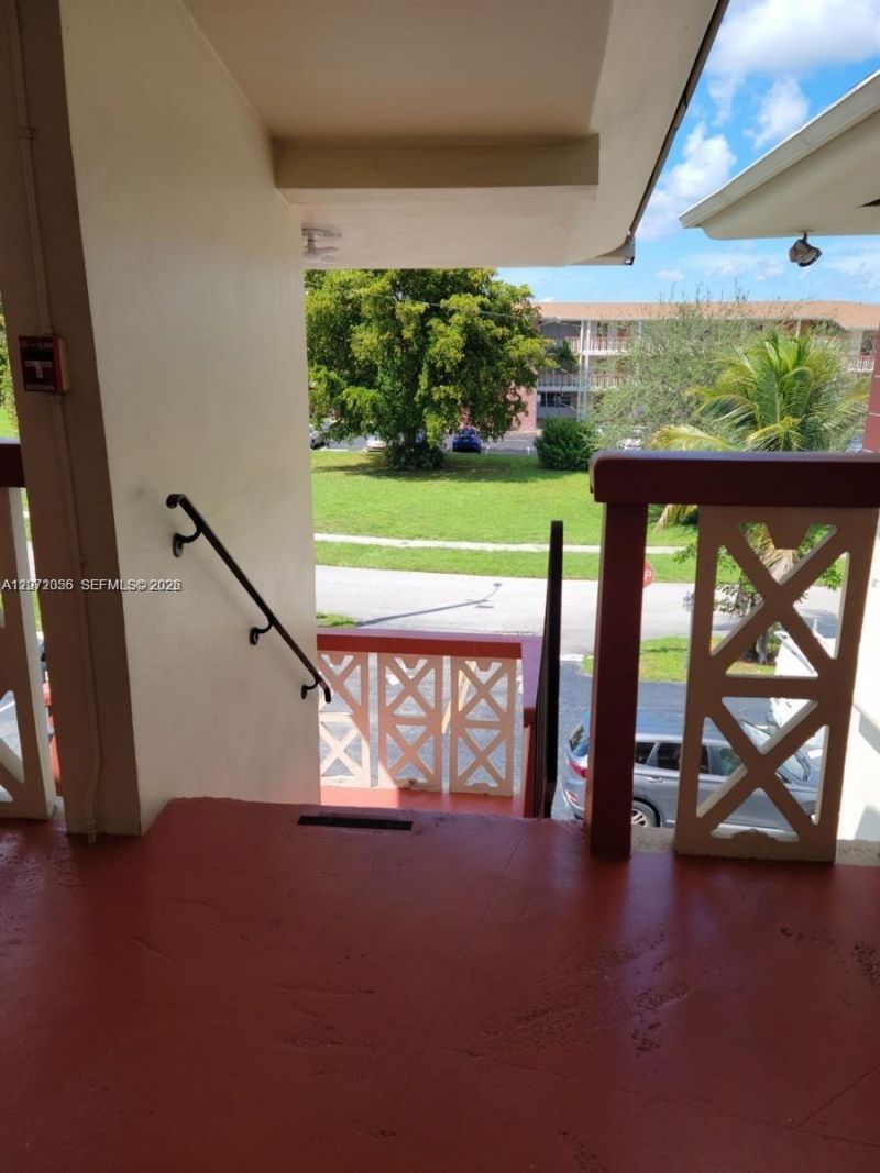 4730 NW 10th Ct , Unit 302, Plantation, FL 33313 Photo