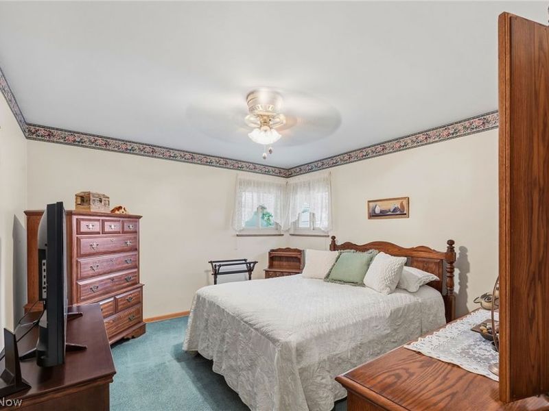 9537 Elsmere Drive , Parma, OH 44130 Photo 14