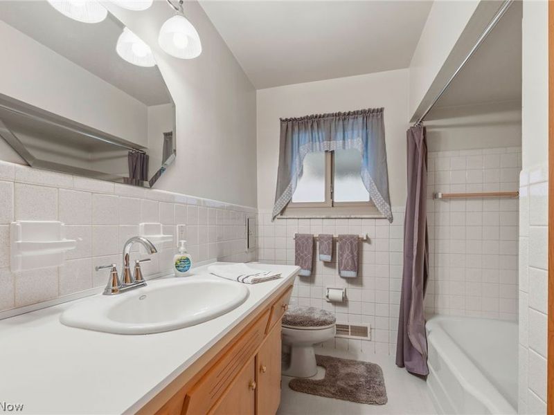9537 Elsmere Drive , Parma, OH 44130 Photo 15