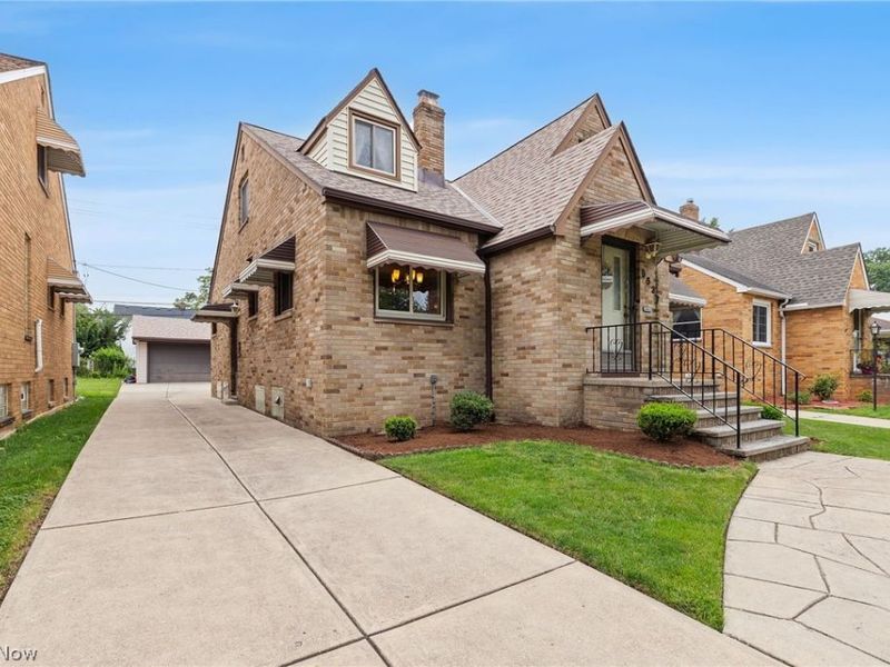9537 Elsmere Drive , Parma, OH 44130 Photo 2