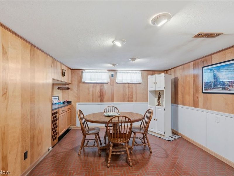 9537 Elsmere Drive , Parma, OH 44130 Photo 27