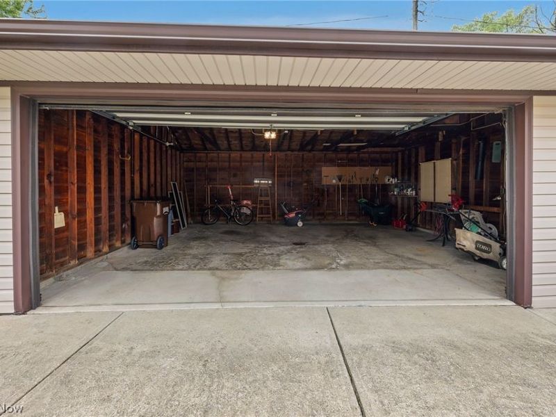 9537 Elsmere Drive , Parma, OH 44130 Photo 4