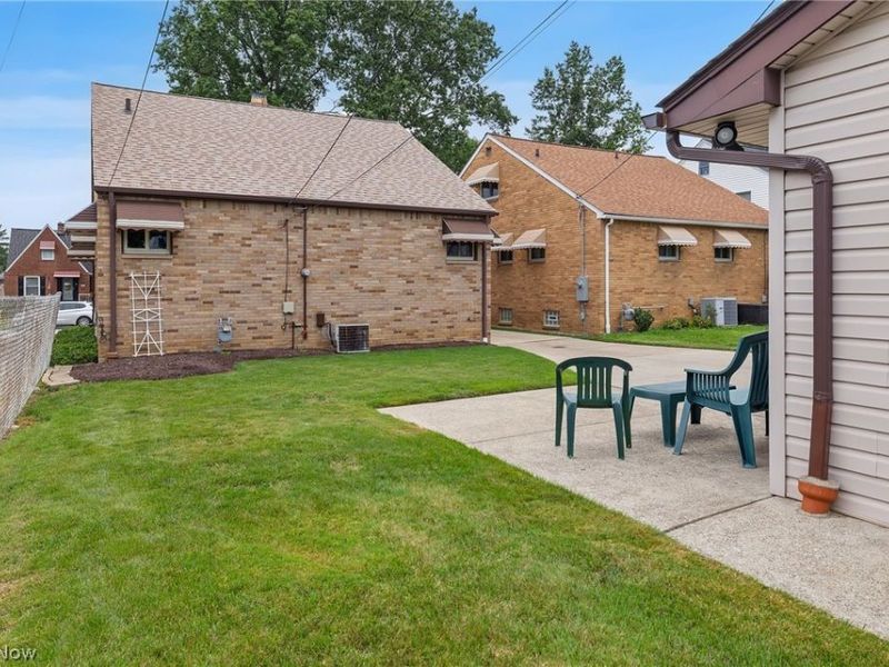9537 Elsmere Drive , Parma, OH 44130 Photo 5