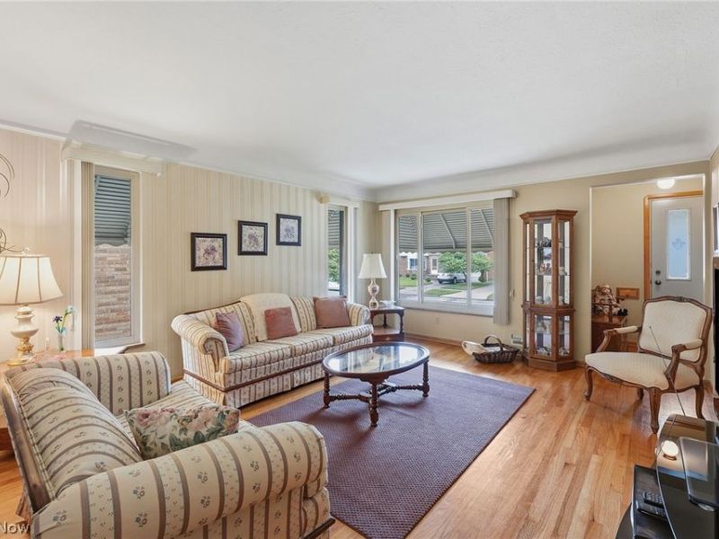 9537 Elsmere Drive , Parma, OH 44130 Photo 6