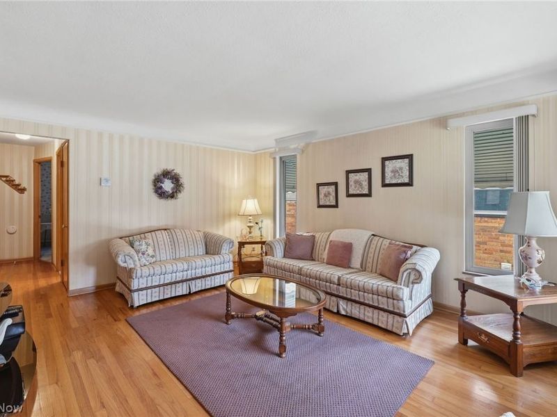 9537 Elsmere Drive , Parma, OH 44130 Photo 7