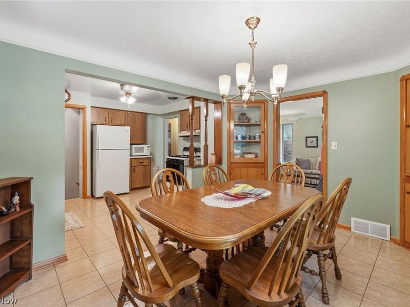 9537 Elsmere Drive , Parma, OH 44130 Photo 8