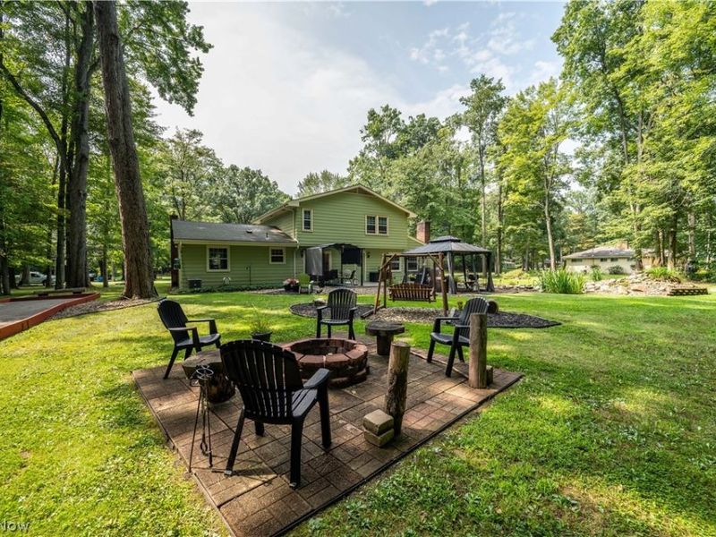 1238 Willowood, Hubbard, OH 44425 Photo 11
