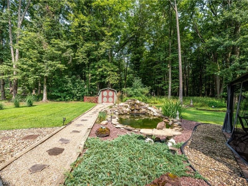 1238 Willowood, Hubbard, OH 44425 Photo 12
