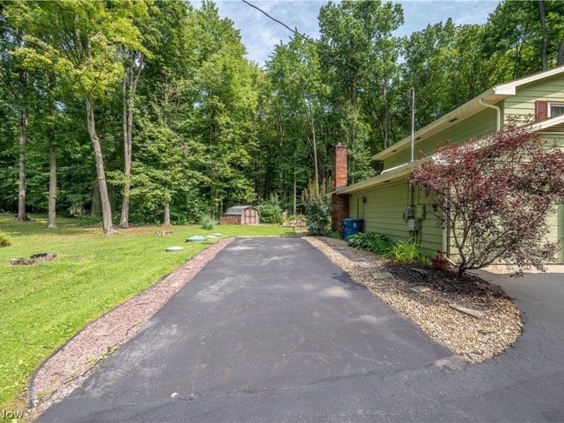1238 Willowood, Hubbard, OH 44425 Photo 6