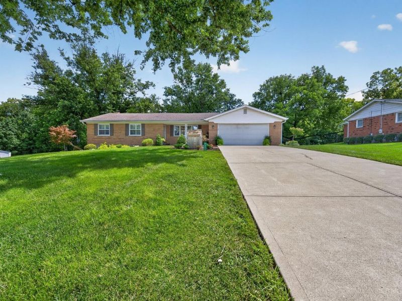 9358 Gina Drive, West Chester, OH 45069 Photo 2