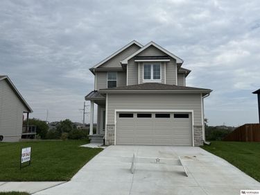 11114 Portage Drive, Papillion, NE 68046