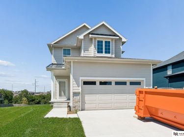 11114 Portage Drive, Papillion, NE 68046
