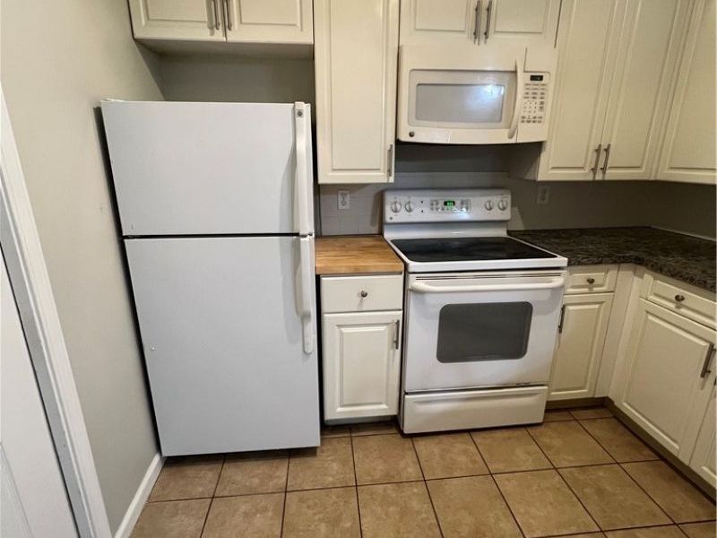 320 Village Pointe Drive, Unit 1, Akron, OH 44313 Photo 6