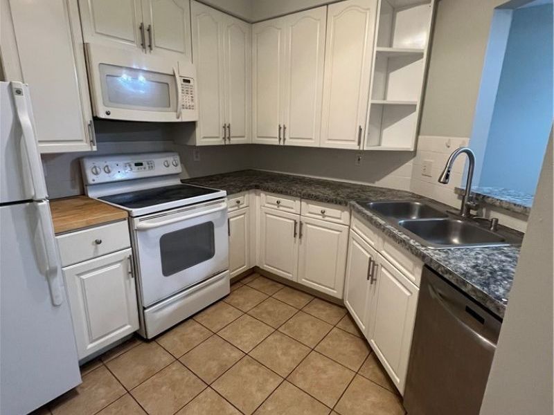 320 Village Pointe Drive, Unit 1, Akron, OH 44313 Photo 7