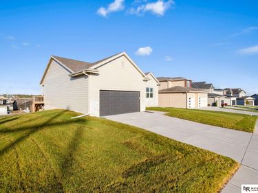 12248 S 111th Avenue, Papillion, NE 68046