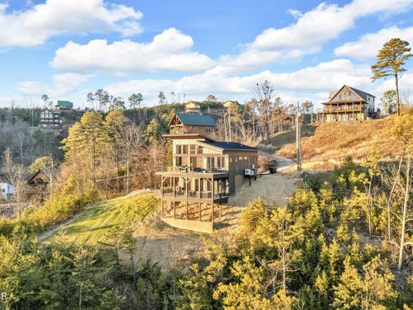 1834 Blue Tick Way, Sevierville, TN 37876
