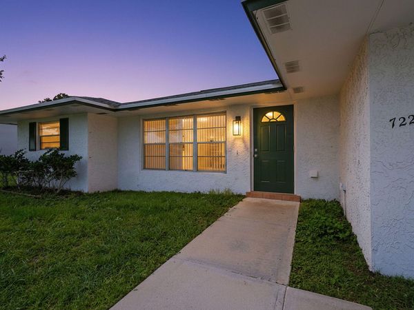 722 SE Arton Lane, Port St. Lucie, FL 34983