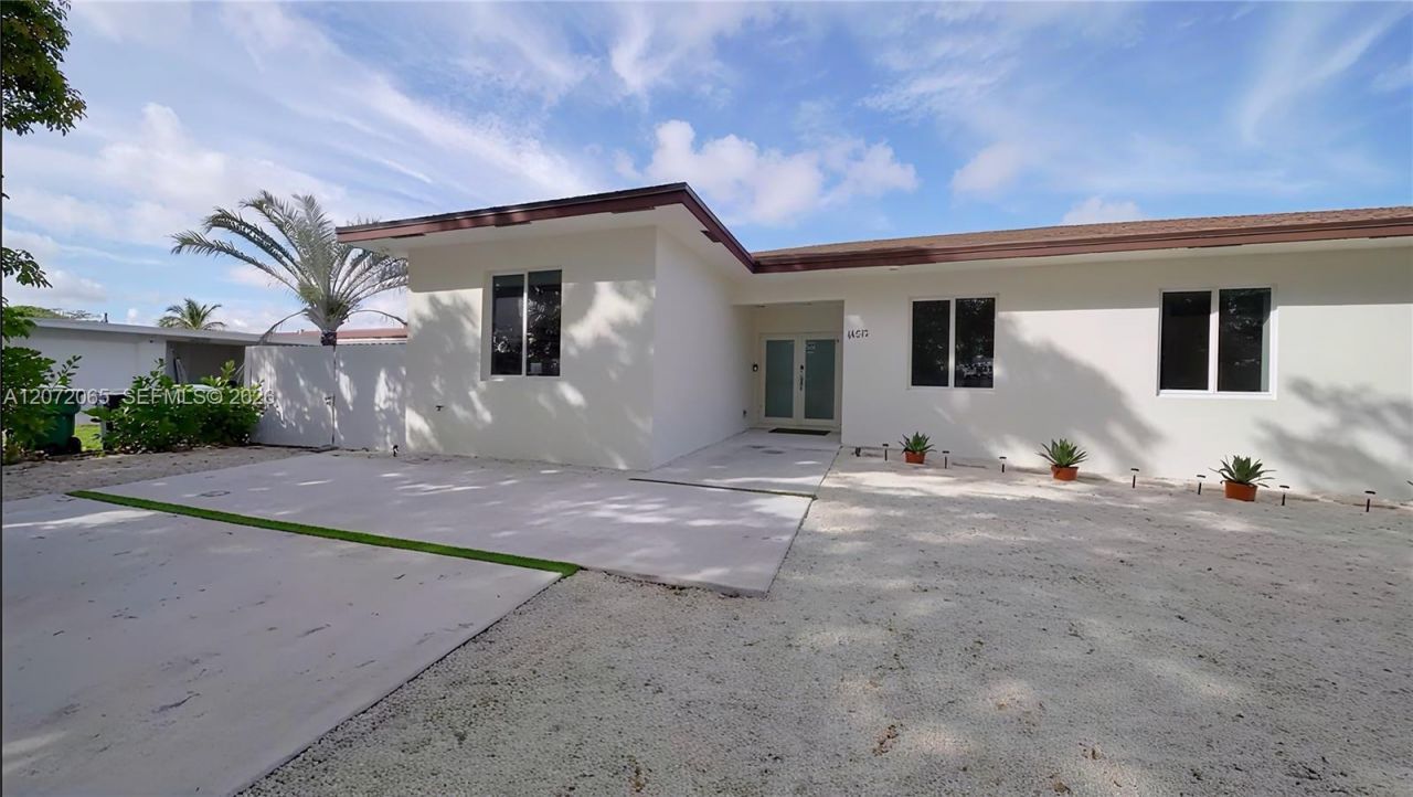 10245 SW 212th St , Cutler Bay, FL 33189 Photo