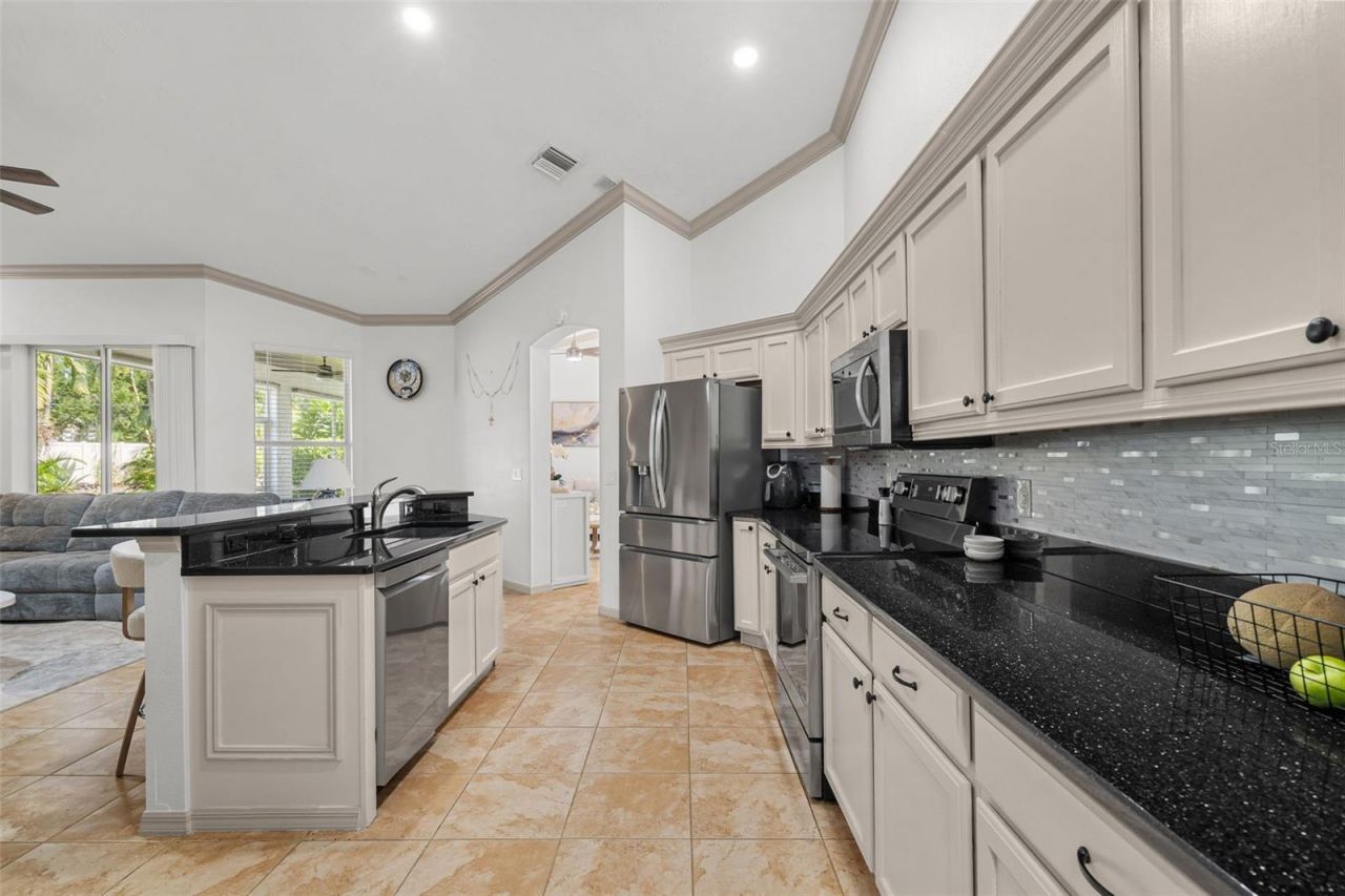 3333 Yonge Avenue, Unit 13, Sarasota, FL 34235 Photo