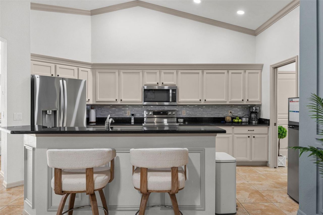 3333 Yonge Avenue, Unit 13, Sarasota, FL 34235 Photo