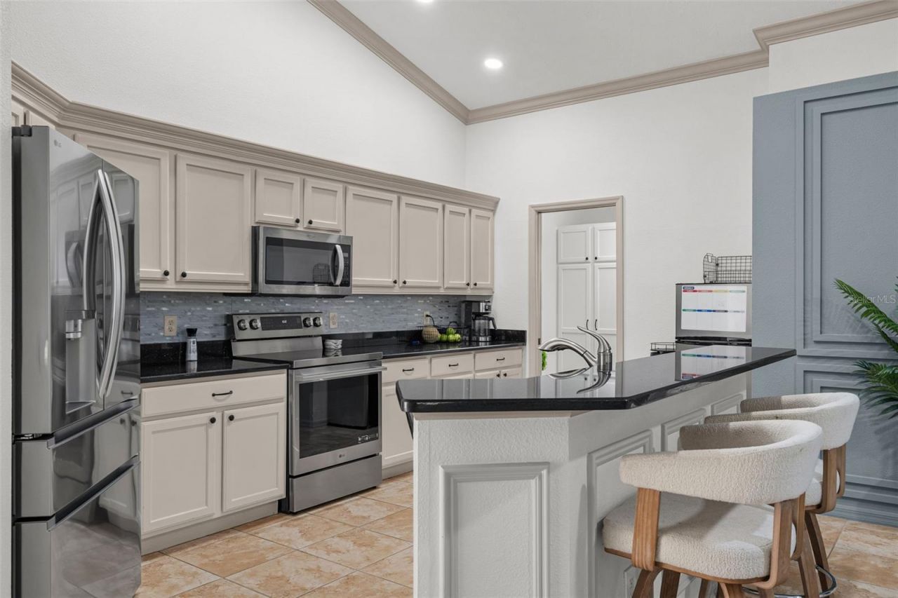 3333 Yonge Avenue, Unit 13, Sarasota, FL 34235 Photo