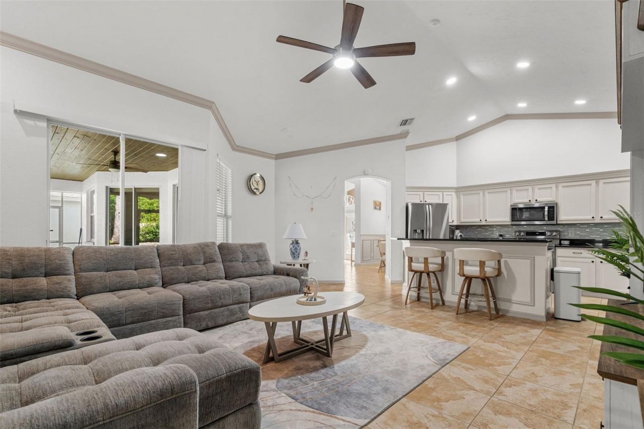 3333 Yonge Avenue, Unit 13, Sarasota, FL 34235 Photo