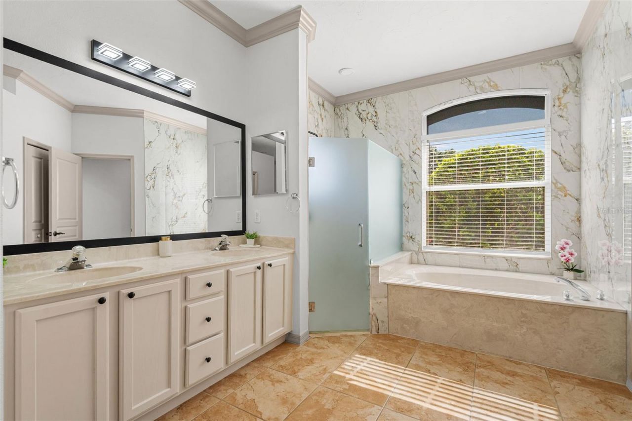 3333 Yonge Avenue, Unit 13, Sarasota, FL 34235 Photo