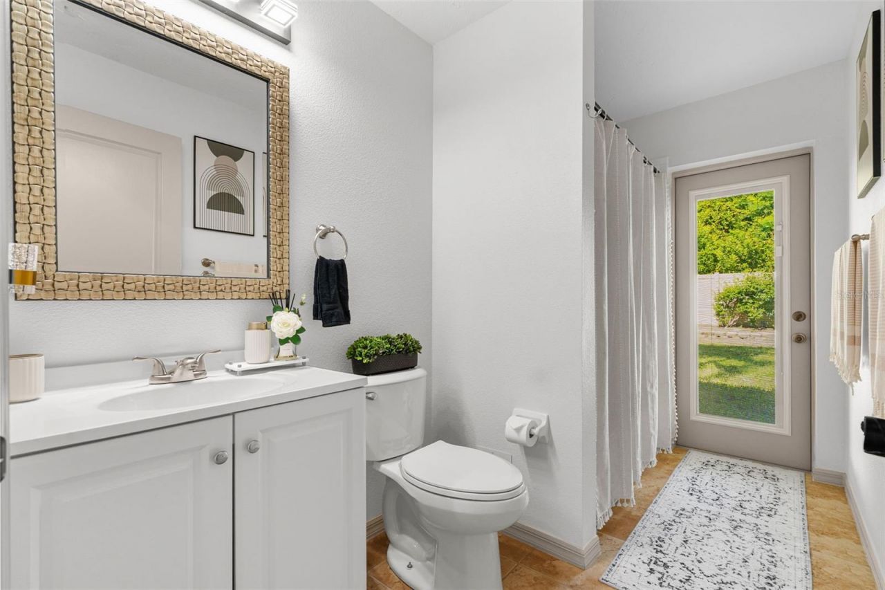 3333 Yonge Avenue, Unit 13, Sarasota, FL 34235 Photo