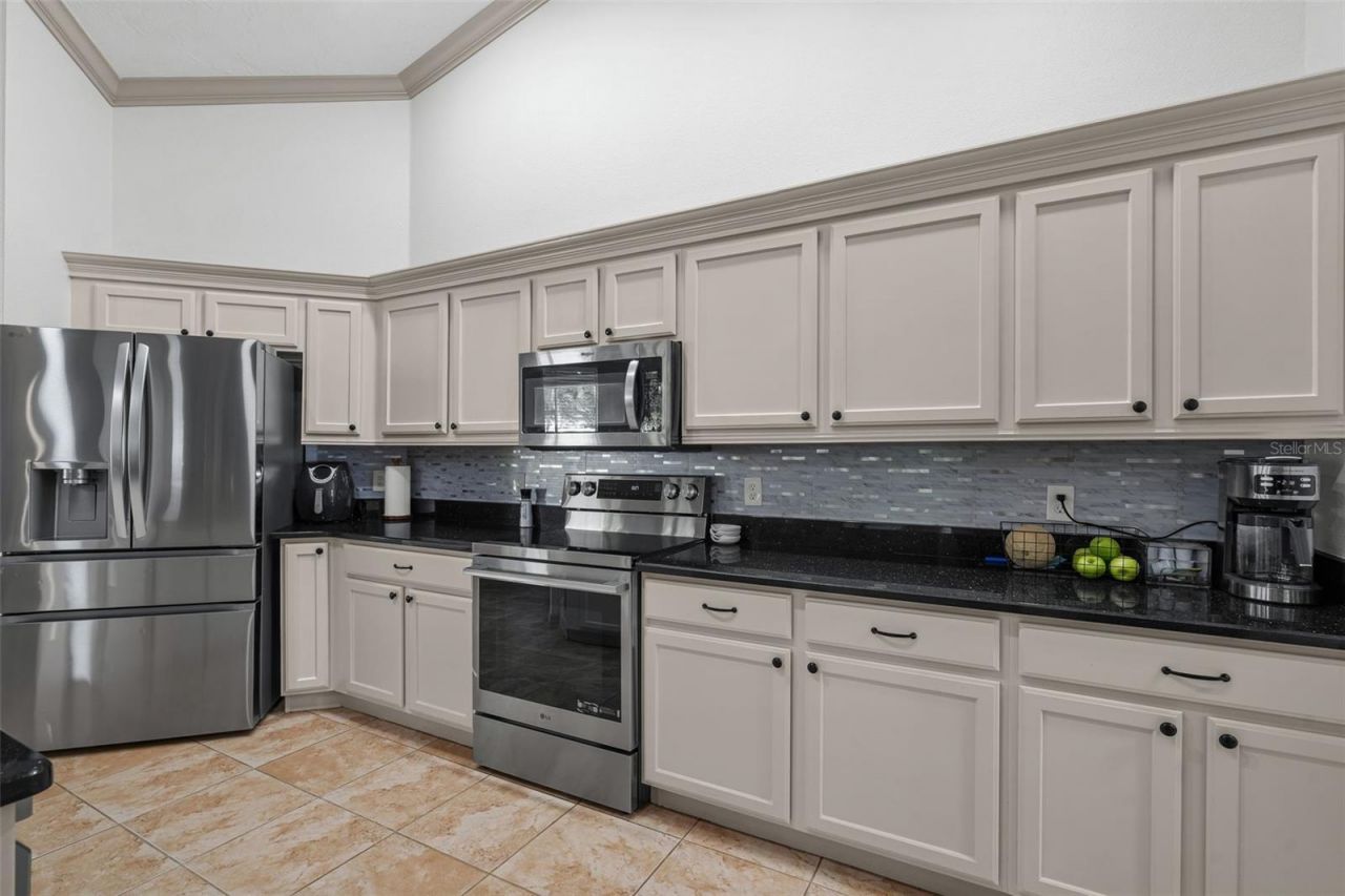 3333 Yonge Avenue, Unit 13, Sarasota, FL 34235 Photo