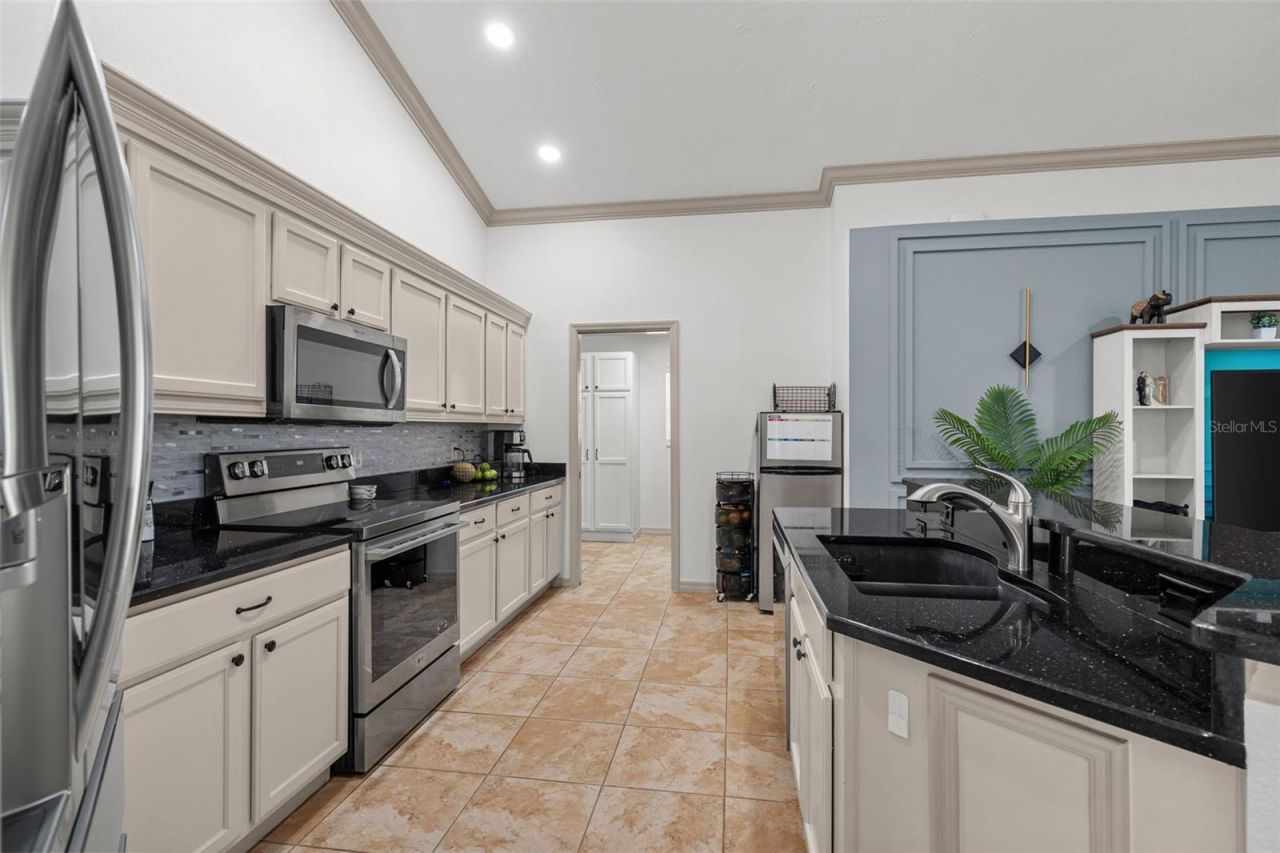 3333 Yonge Avenue, Unit 13, Sarasota, FL 34235 Photo