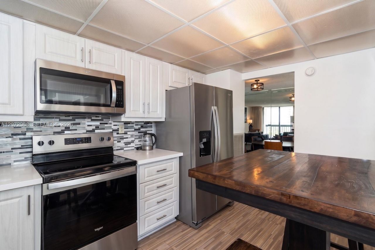 2333 Brickell Ave , Unit 2212, Miami, FL 33129 Photo