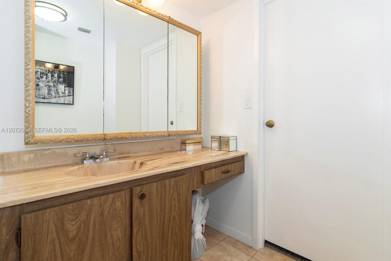 2333 Brickell Ave , Unit 2212, Miami, FL 33129 Photo