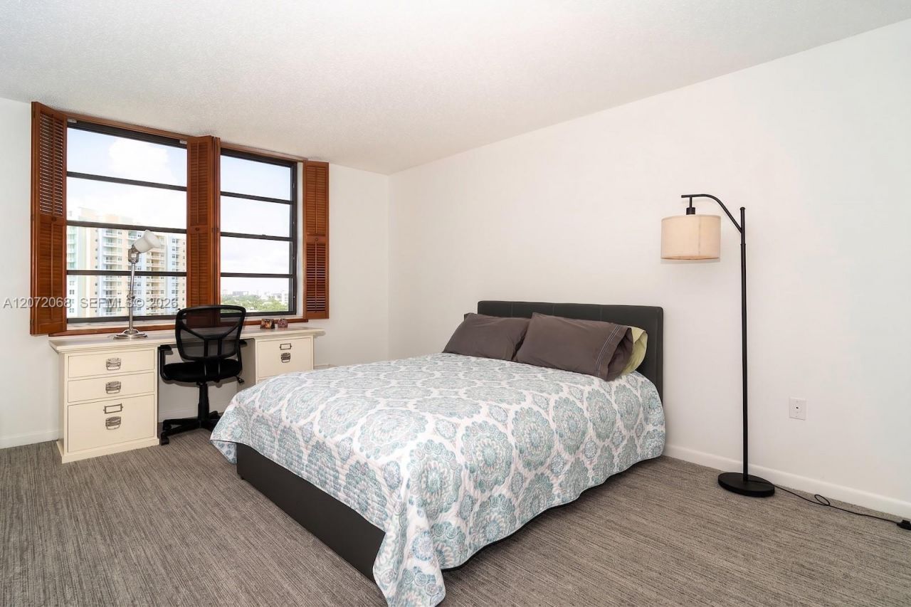 2333 Brickell Ave , Unit 2212, Miami, FL 33129 Photo