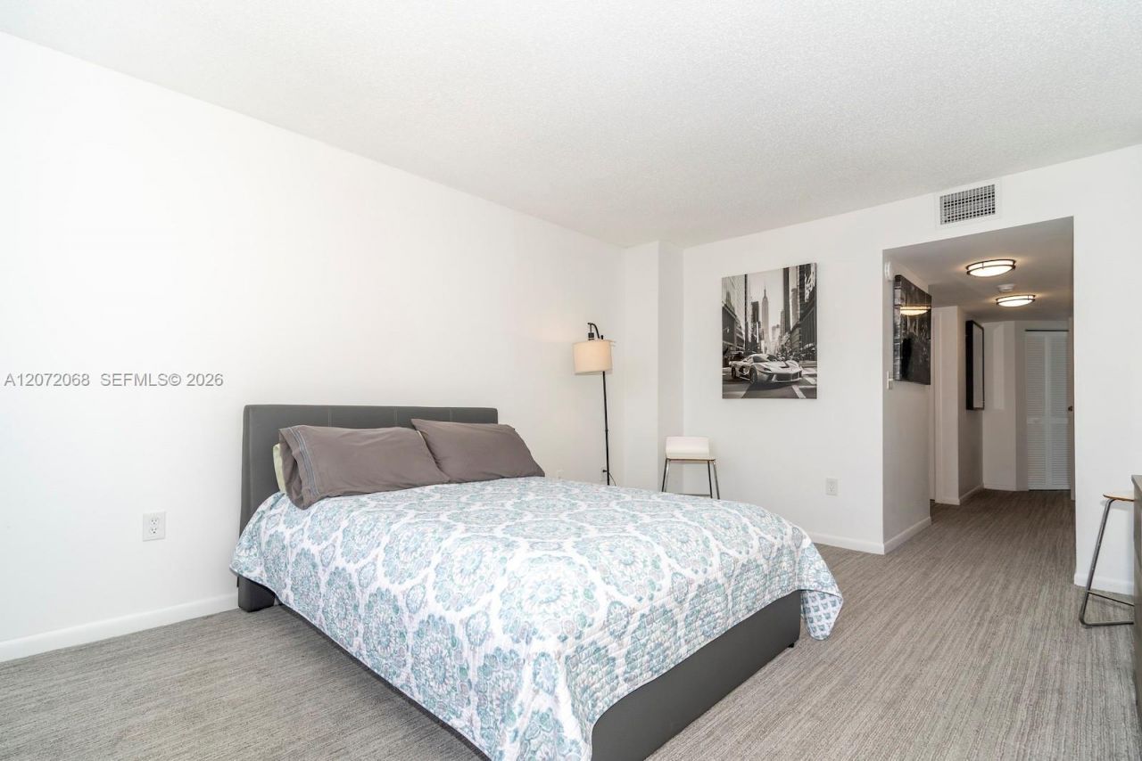 2333 Brickell Ave , Unit 2212, Miami, FL 33129 Photo