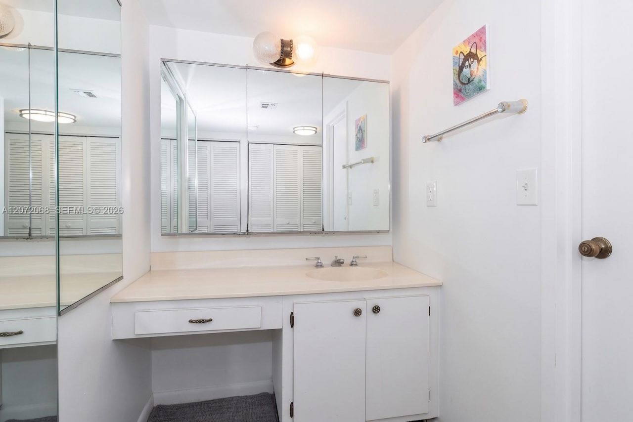 2333 Brickell Ave , Unit 2212, Miami, FL 33129 Photo