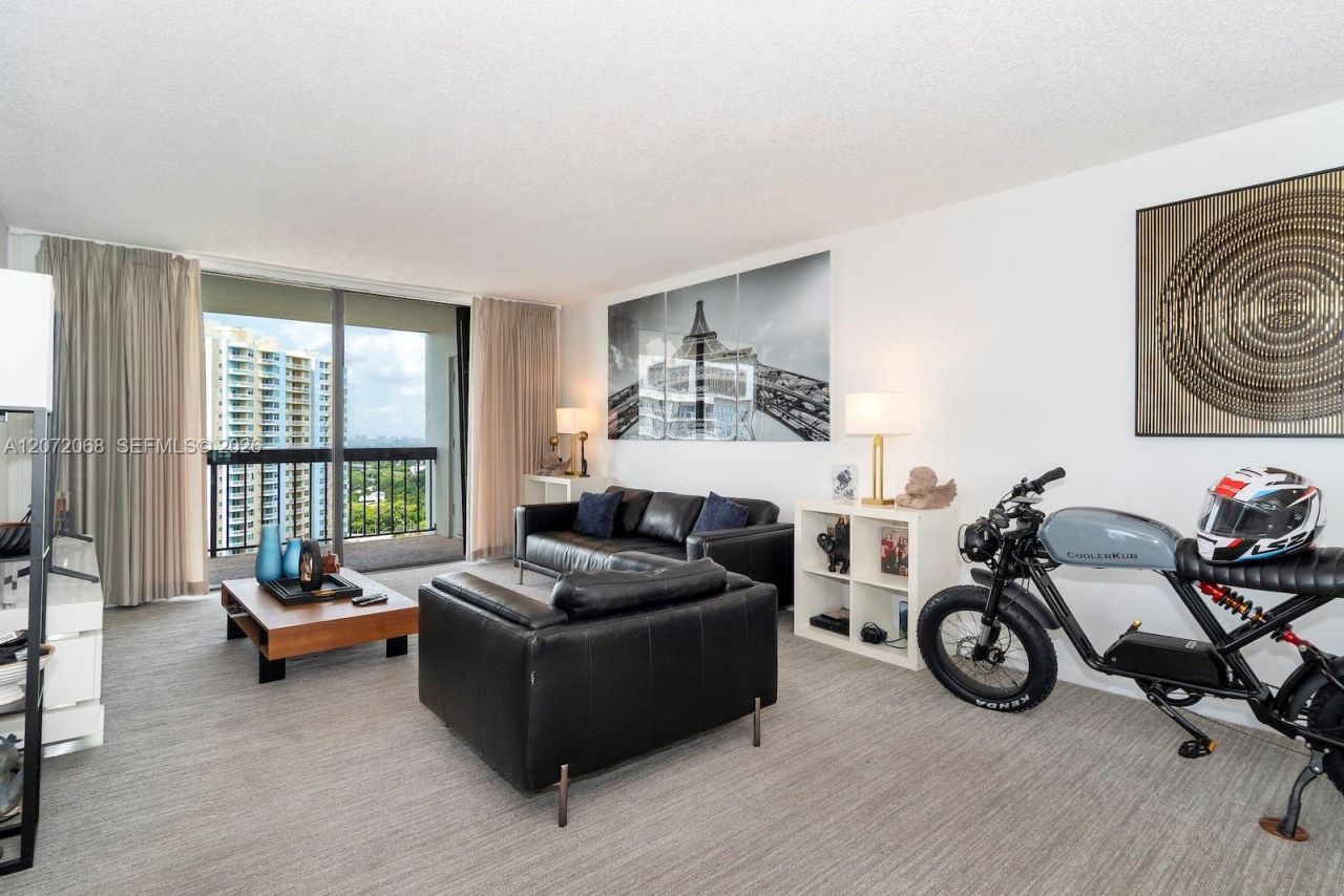 2333 Brickell Ave , Unit 2212, Miami, FL 33129 Photo