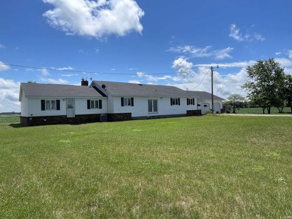9663 W 100 S, Francesville, IN 47946