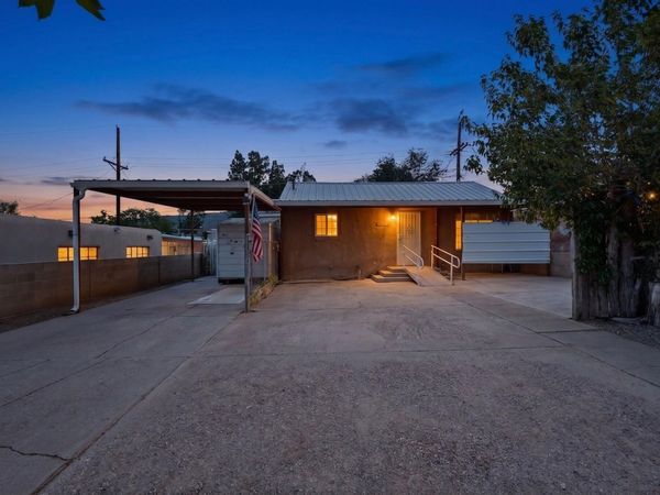 231 55th Street NW, Albuquerque, NM 87105