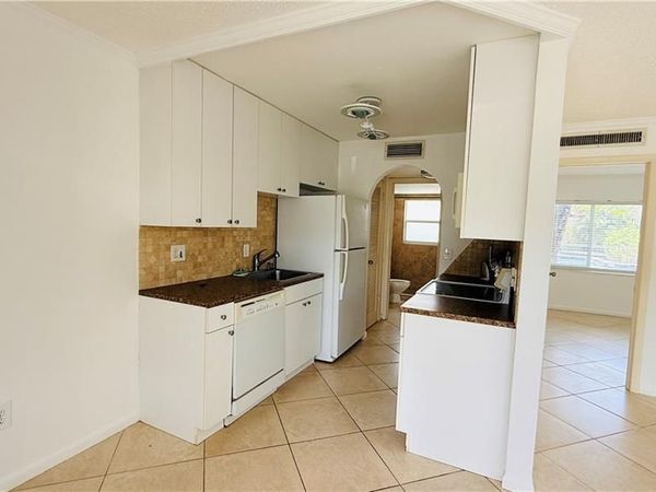3250 10th ST N, Unit B2, NAPLES, FL 34103
