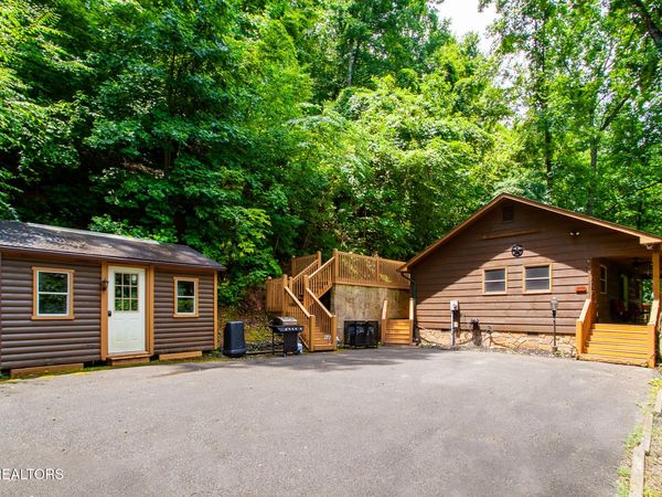 3770 Ravens Den Way, Pigeon Forge, TN 37862