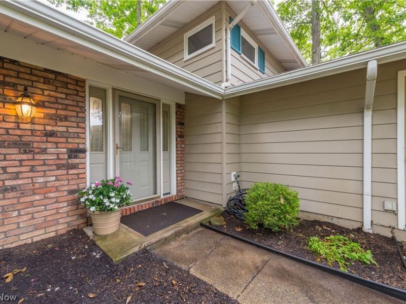 17069 Partridge Drive, Strongsville, OH 44136 Photo 2