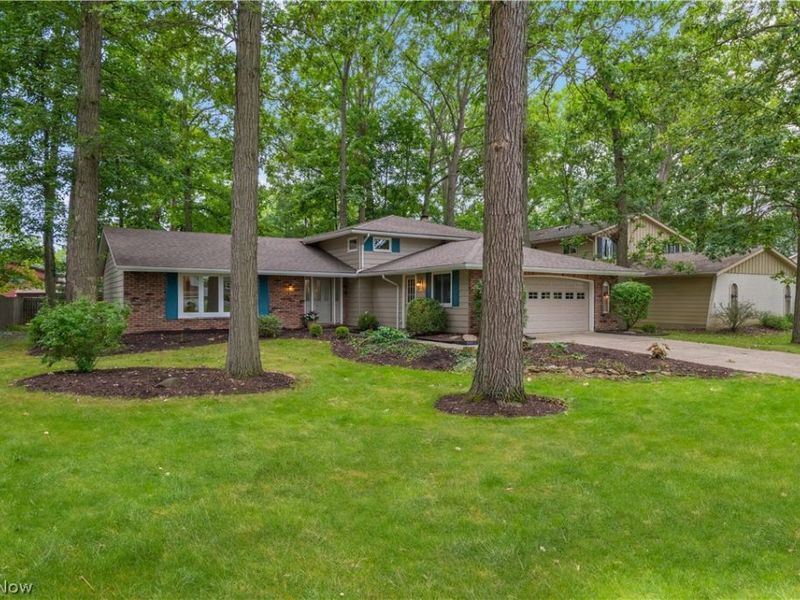 17069 Partridge Drive, Strongsville, OH 44136 Photo 2