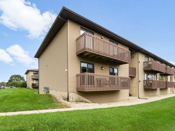695 Dean Drive, Unit G, South Elgin, IL 60177