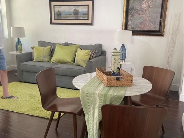 17 NE 9TH Avenue, Unit 4, Fort Lauderdale, FL 33301