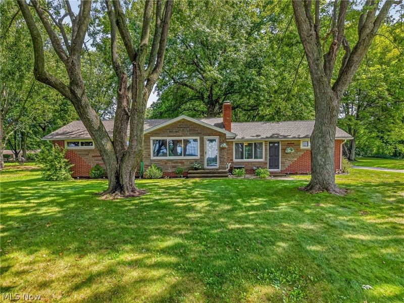 9842 Market Avenue N, Hartville, OH 44632 Photo 1
