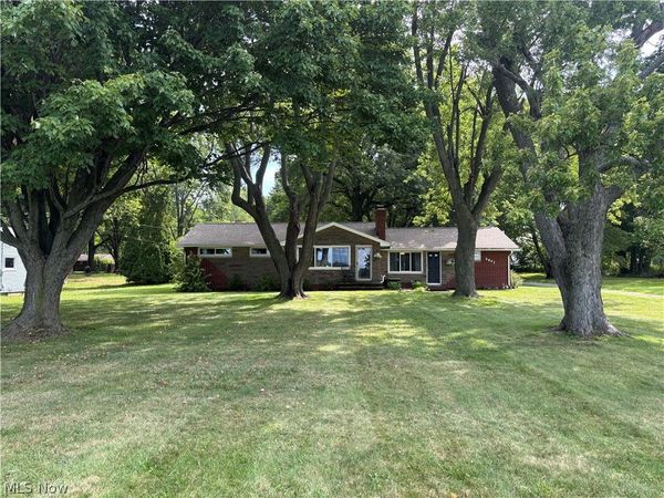 9842 Market Avenue N, Hartville, OH 44632