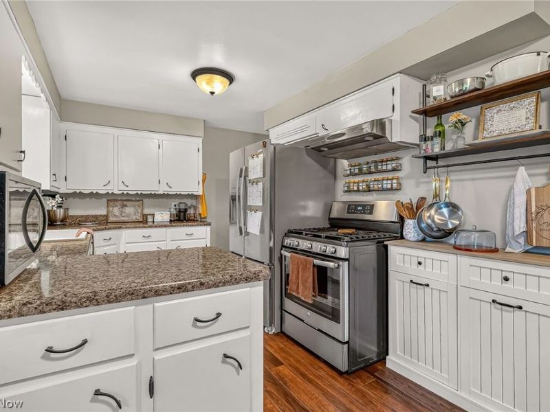 9842 Market Avenue N, Hartville, OH 44632 Photo 11
